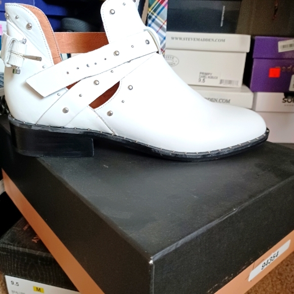 Booties - Picture 4 of 5